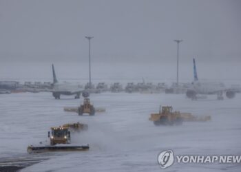 중서부에 눈폭풍… 열차 멈추고 항공기 2100대 결항