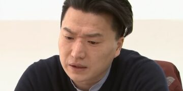 추방 입양인 아담 크랩서, 결국 한국 떠났다… '신송혁'이 된 '신성혁'씨 비극