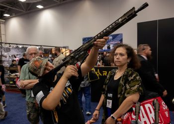 [트럼프 피격] 또 AR15...총기 권리 옹호해온 공화 정책에 변화올까