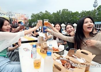 "한국인 절친 되는 비결은 gyemoim" NYT '계모임' 조명