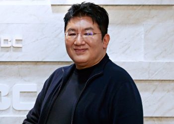 방시혁, 개인 부동산 법인 통해 LA 고급 저택 2640만불에 매입