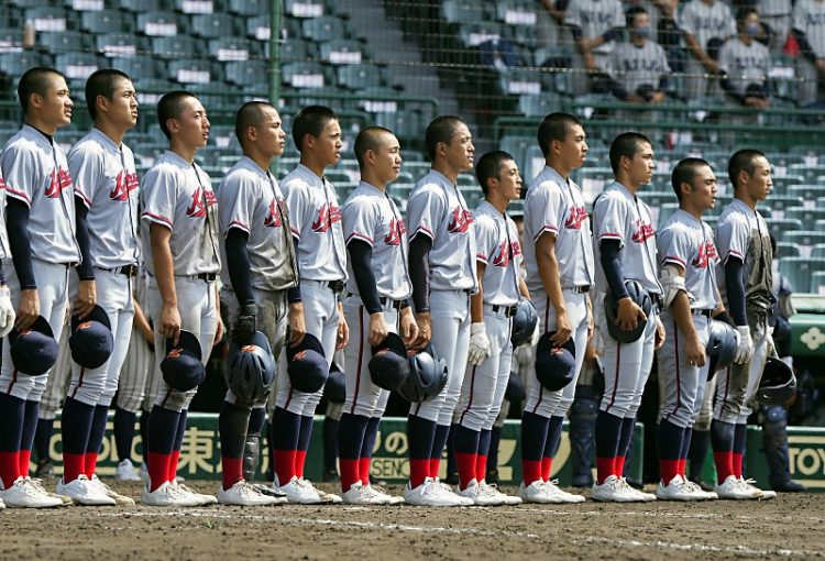 '동해 바다∼'로 시작된 한국어 교가, NHK 통해 일본 전역 송출 '화제'