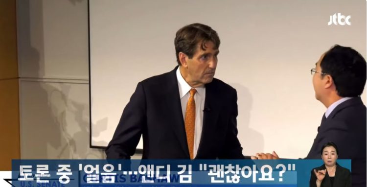 상원선거 토론서 얼어버린 경쟁자...부축하러 달려간 앤디 김에 호평