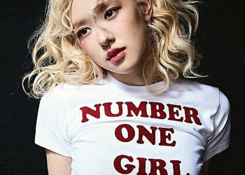 소속사 더블랙레이블은 로제가 오는 22일 오후 2시 두 번째 선공개 싱글 '넘버 원 걸'(number one girl)을 발표한다고 19일 밝혔다. 더블랙레이블 제공