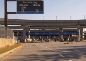 애틀랜타공항 노스터미널 주차장 입구.