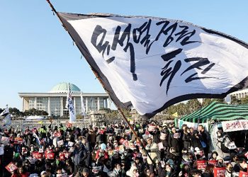 14일 서울 영등포구 여의도 국회 앞에서 윤석열 대통령 탄핵 촉구 집회가 열리고 있다.