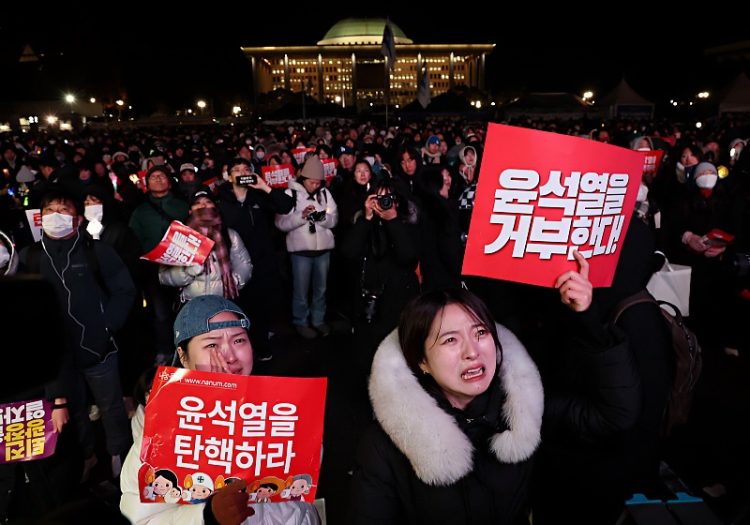 尹대통령 탄핵안 부결…국힘 보이콧에 투표 불성립