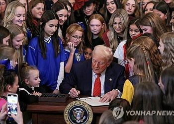 교육부, 학교체육단체에 "'남→여' 성전환선수 기록 삭제하라"