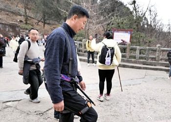 "태산이 높다해도..." 중국에 '등산 도우미' 로봇 등장 화제