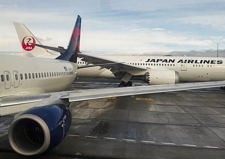 공항 활주로서 델타·JAL 여객기 아찔한 충돌…사상자 없어