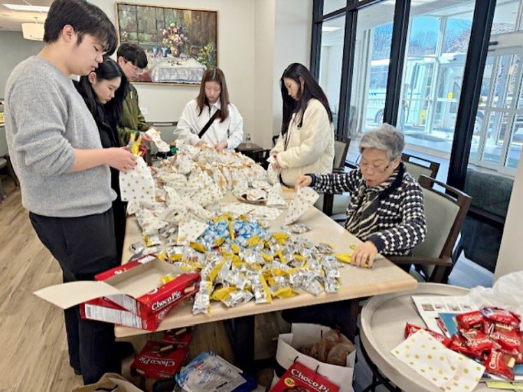 미션아가페, 벅헤드 시니어 아파트서 설날 잔치