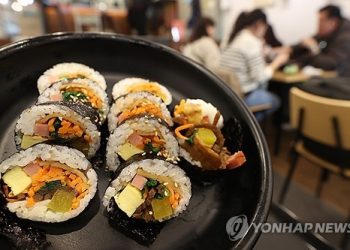 세계인 입맛 사로잡은 김밥… "K-드라마 '우영우'가 촉매"