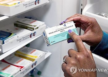 음모론자 장관 되더니…정부, 홍역 확산에도 '백신위험' 집착