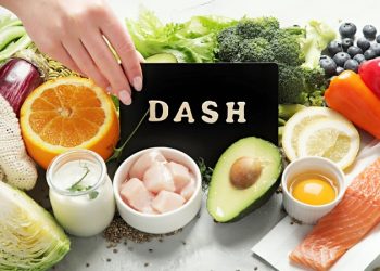 혈압 쑤욱 낮추고 뇌 반짝반짝...'DASH' 식단 시니어에 각광